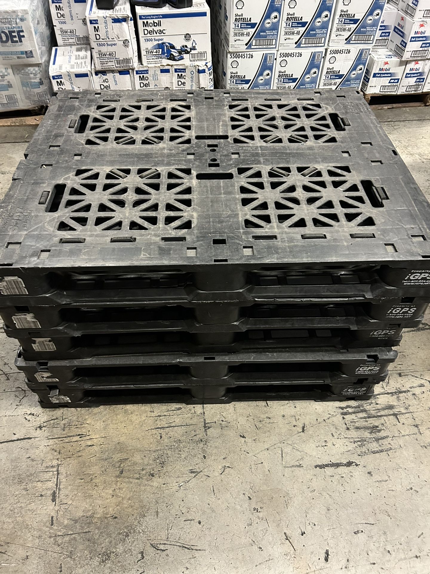 HEAVY DUTY PLASTIC PALLETS 48x40 $25 EACH