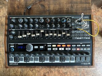 Arteria mini brute 2S analog, ynthesizer and sequencer