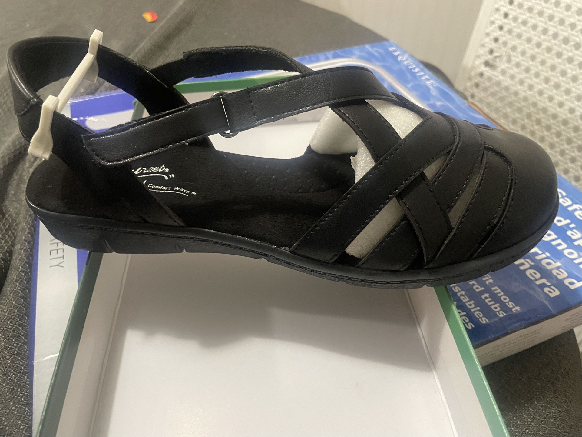 Easy Street Sandals Size 7