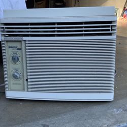 Air conditioner  7000 BTU  Signature Works Excellent 