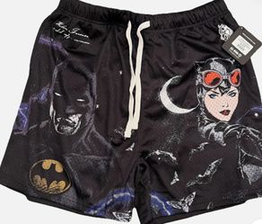 DARCSPORT BATMAN & CATWOMAN SHORTS SZ SMALL