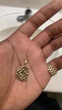 Initial pendent 10k