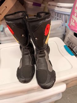Riding the woman boots 7