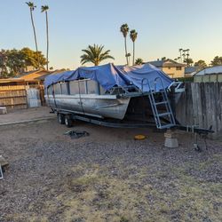 24 Ft Lake Ready With  115 HP Evinrude With Trim And Trailer