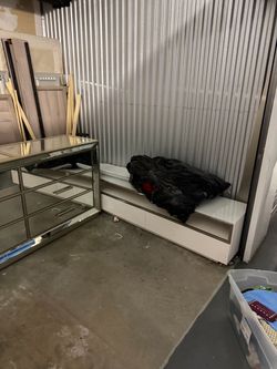 Free 3 matress bedroom set dresser clothes free