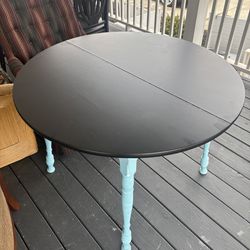 Wood Round Table w 4 mid Century style chairs