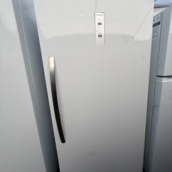 Frigidaire Standup Freezer 🌼