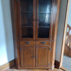 Corner Hutch