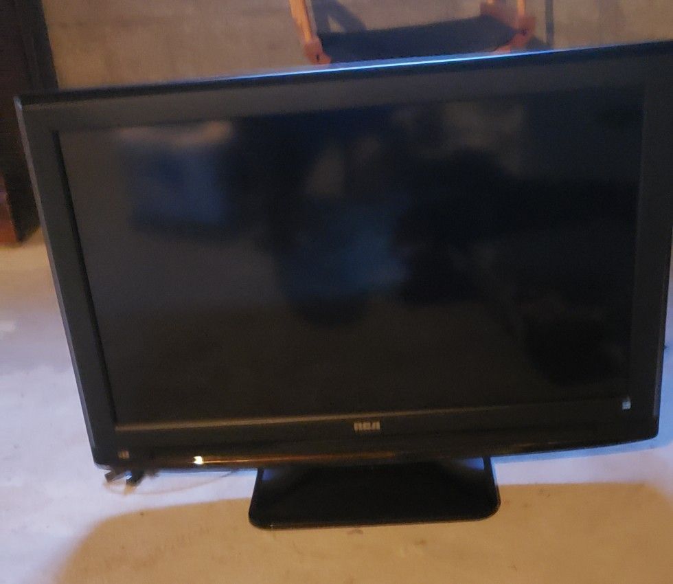 RCA 32" 1080 HD LCD FLAT SCREEN TV