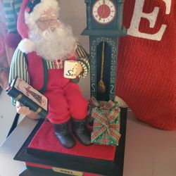 Vintage 1993 Christmas Holiday Creations Musical Santa With Grandfather light Clock 
