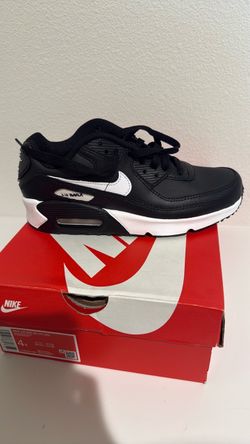 Nike kids size 4