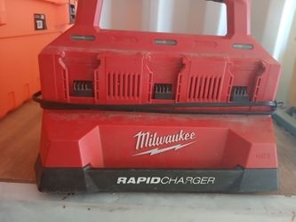 Milwaukee M18 PACKOUT Six Bay Rapid Charger