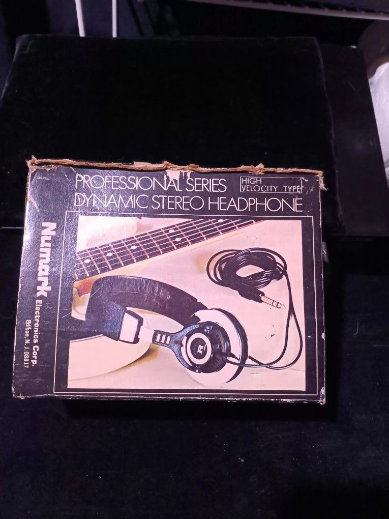 Unmarked HV-115A Headphones