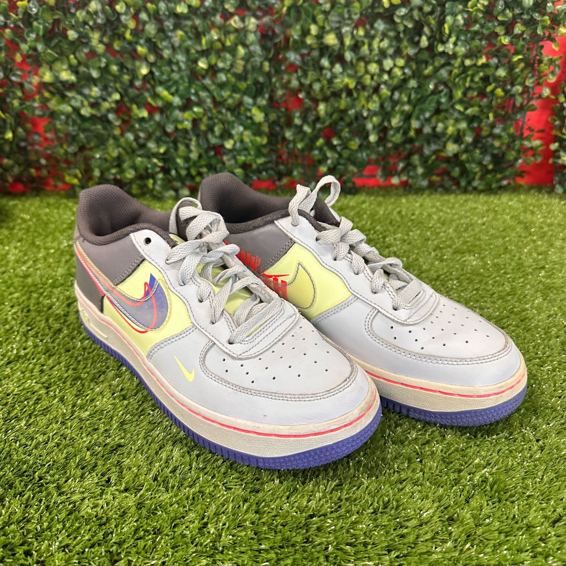 NIKE AIR FORCE 1 sz 5