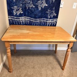 Light Wood Dinning Room Table