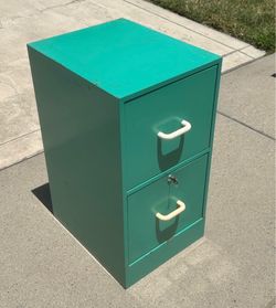 Metal Filing Cabinet  + key