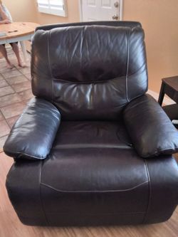 Oversized leather manual recliner