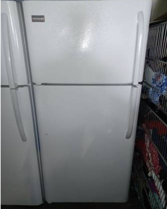 FRIGIDAIRE REFRIGERATOR