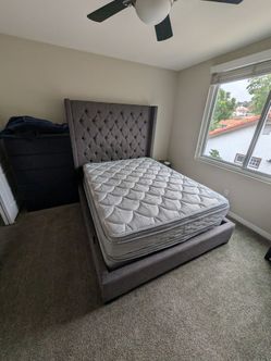 MINT condition "Vera Dream Grey Diamond Tufted" 68 Queen bed