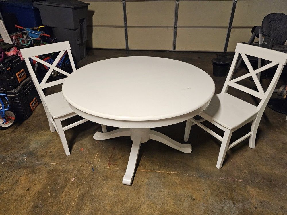 Round White Dining Table With Chairs