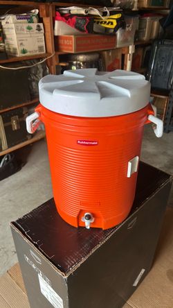 Rubbermaid Sports Cooler