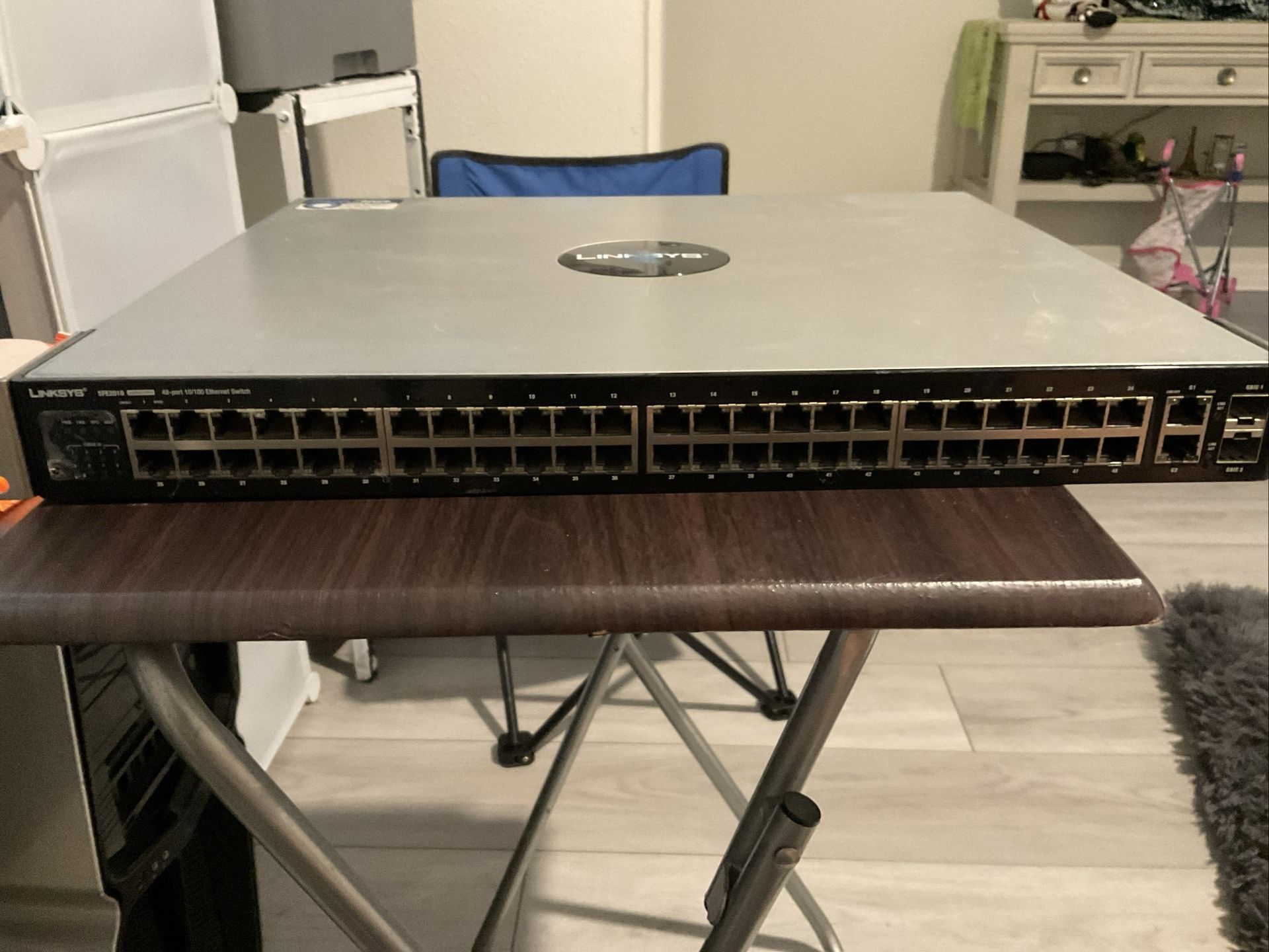 Linksys SFE 2010 BUISNESS SERIES 48 Port 10/100 Ethernet Switch