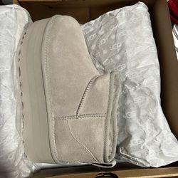 Women’s Size 9 UGGS Classic Ultra Mini Platform Boots