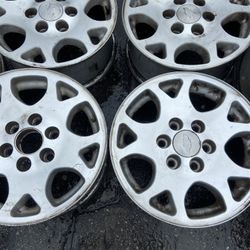 Chevy Avalanche Rims 17”asking $300