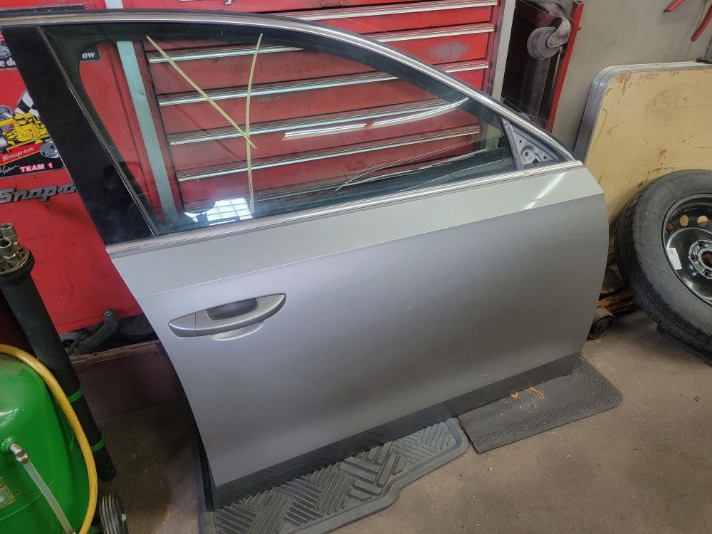 2012-15 VW PASSAT RIGHT FRONT DOOR