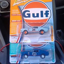 JOHNNY LIGHTNING: 1967 SHELBY GT-500 (GULF VERSION A AND B)