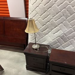 queen bed frame whit 2 end table