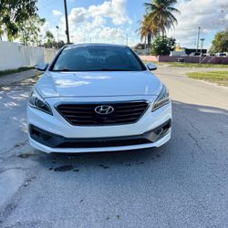 2016 Hyndai sonata clean title 95k miles 6500$ full price we finance with $3000 
