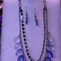 Aeropostale Blue Teardrop Crystal Necklace W/earrings