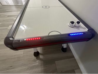 Air hockey table