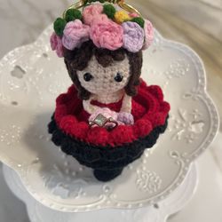 Hand crochet in two forms of bouquet and little girl