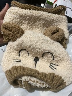 Brandnew beanie with neck warmer for 6/12 months baby