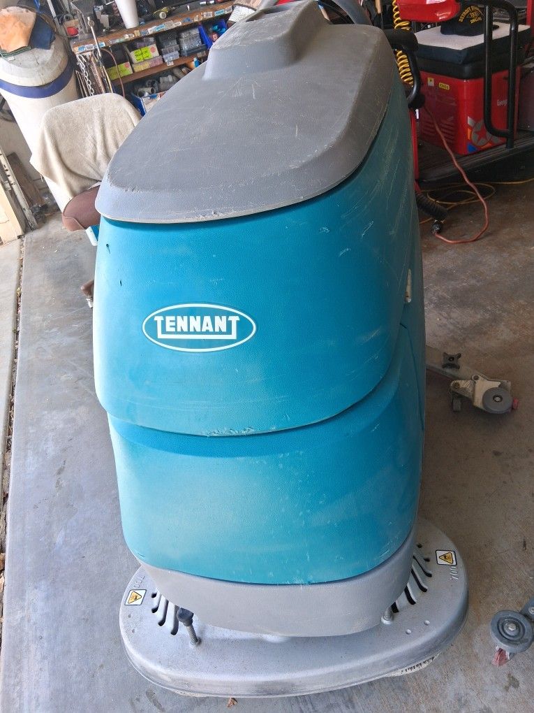 TENNANT T5 FLOOR SCRUBBER