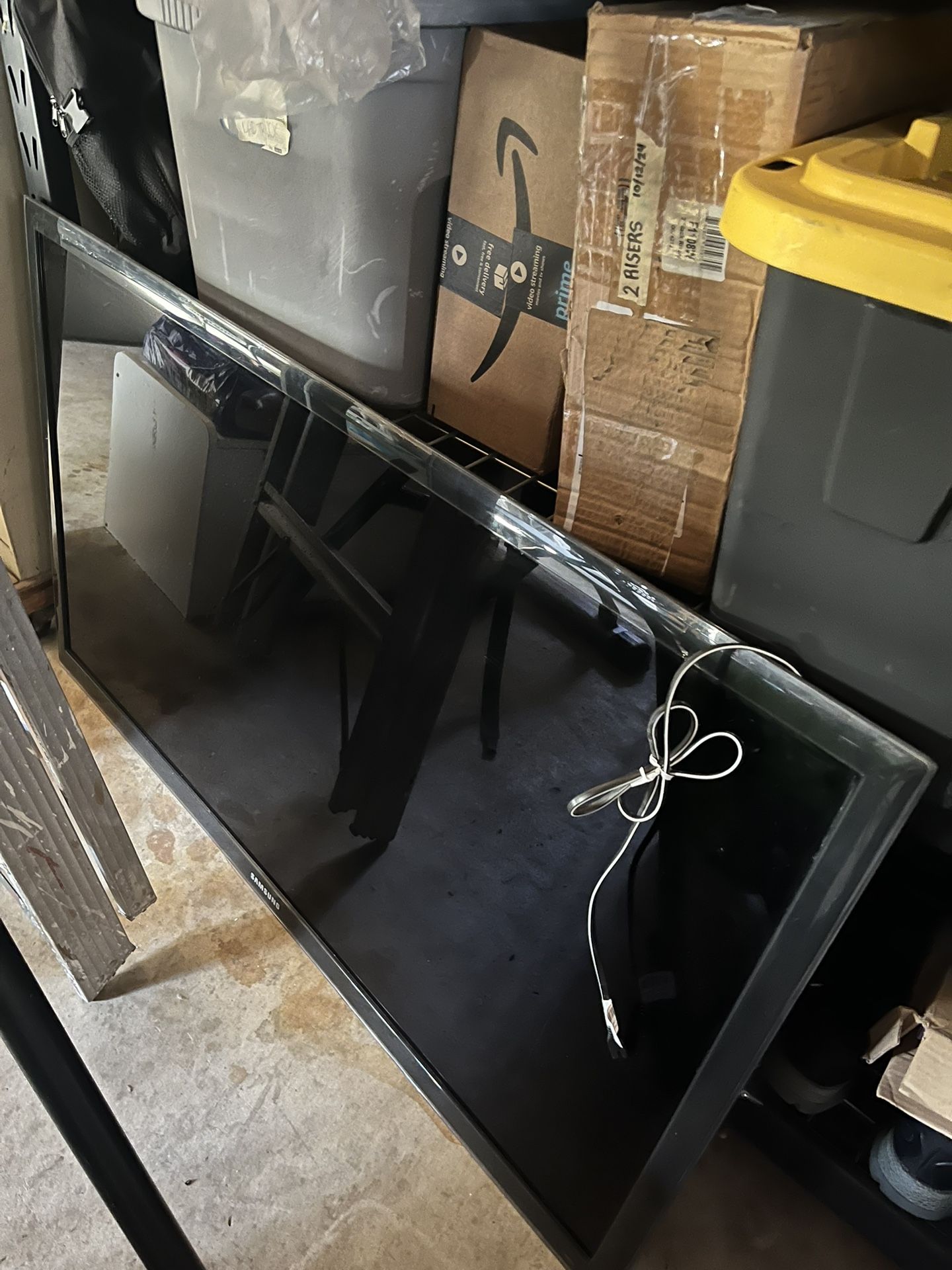 55” Samsung Tv With Roku And Sanus Full Motion Wall Mount 