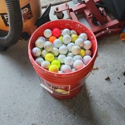 5 Gallon Bucket Of Assorted Golf Balls