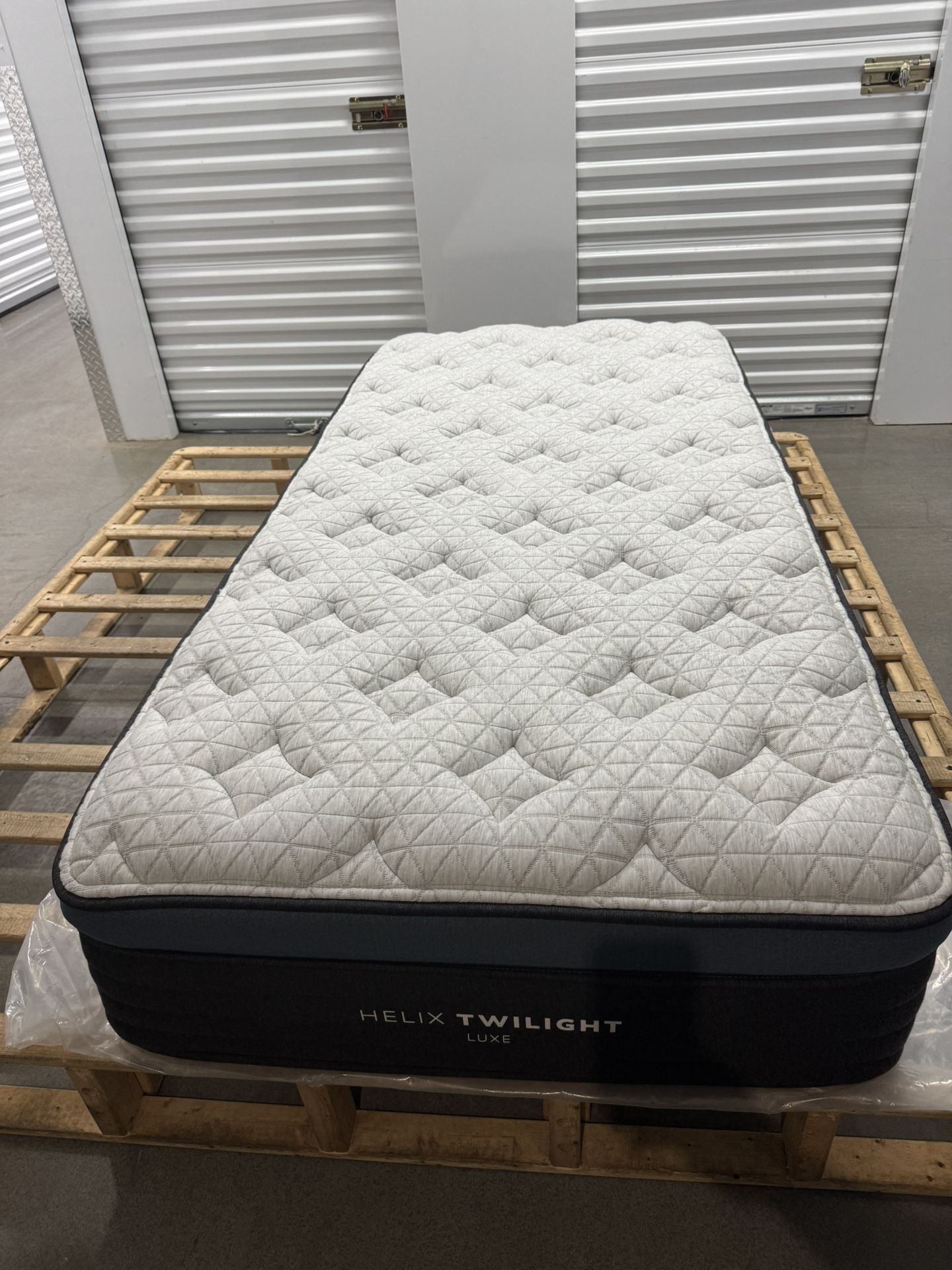 Like New Helix Luxe Twilight Pillow Top Hybrid Twin XL Mattress