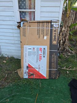 Basketball Hoop ( Never opened)