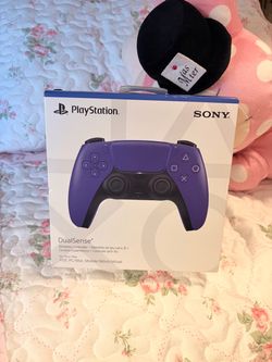 PS5 DualSense controller