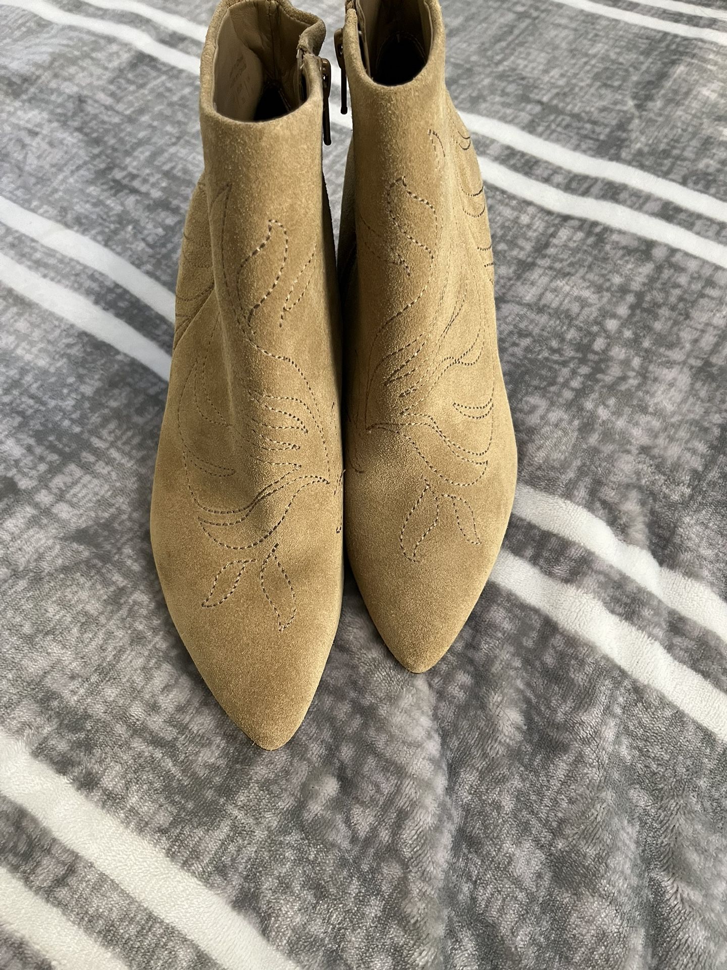 High heel boots