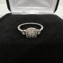 10k White Gold Ring With Natural Diamonds Ring Size 6 3/4 Weight 1.94g (0.068)oz
