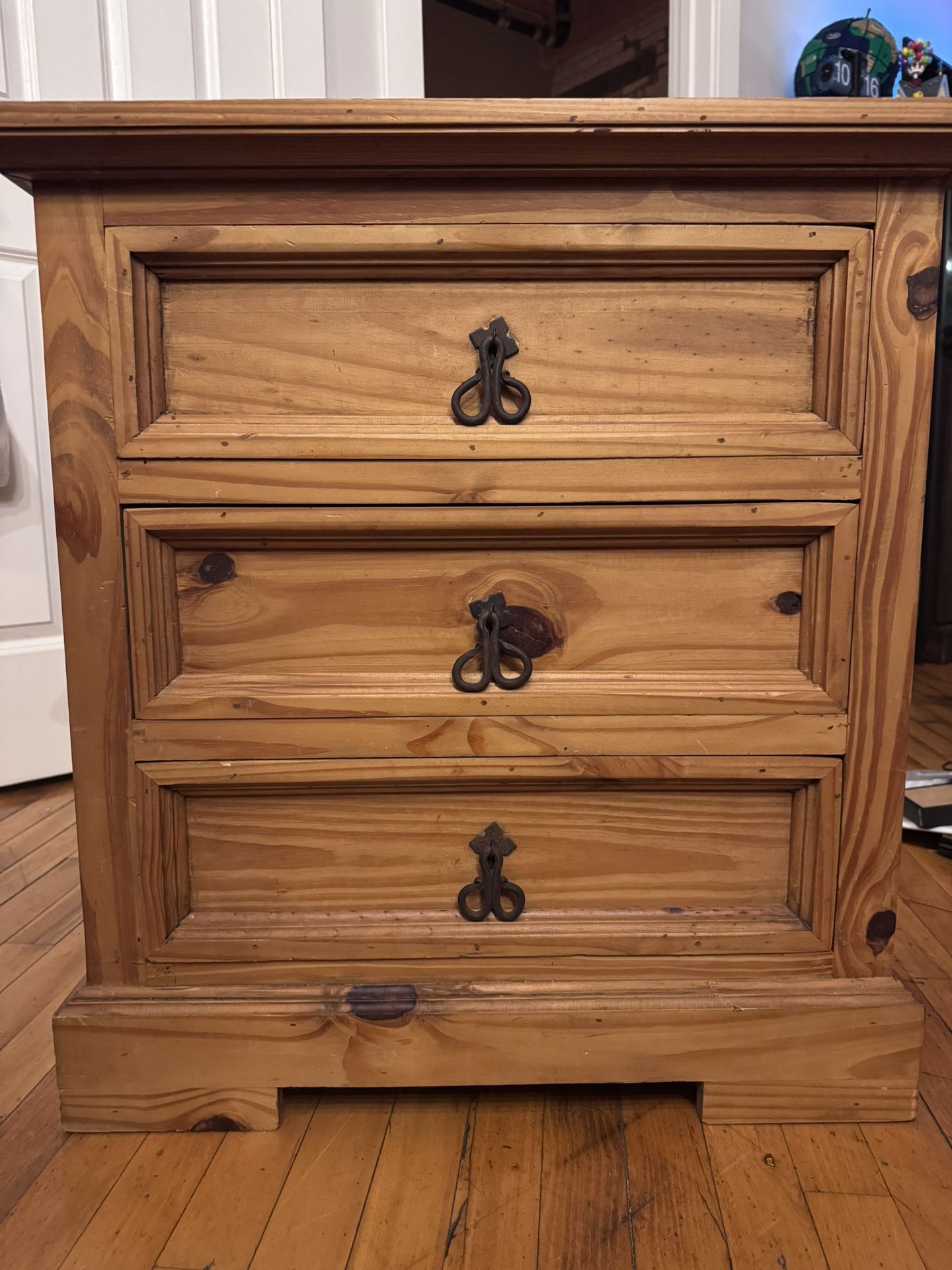 Solid Pine End Table/Night stand