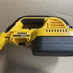 Dewalt 20V MAX Cordless 1/2 Gal. Wet/Dry Portable Vacuum (Tool Only)