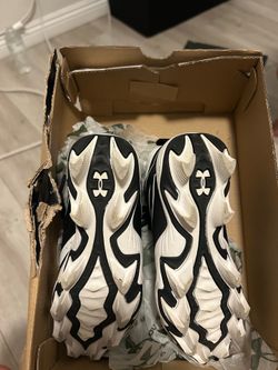 Baseball shoes