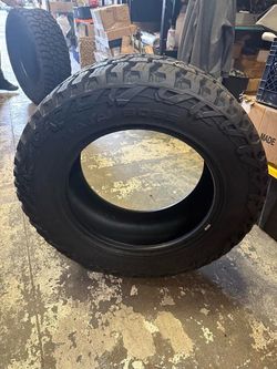 LT305/55R20 mickey thompson new single tire Baja boss Una llanta