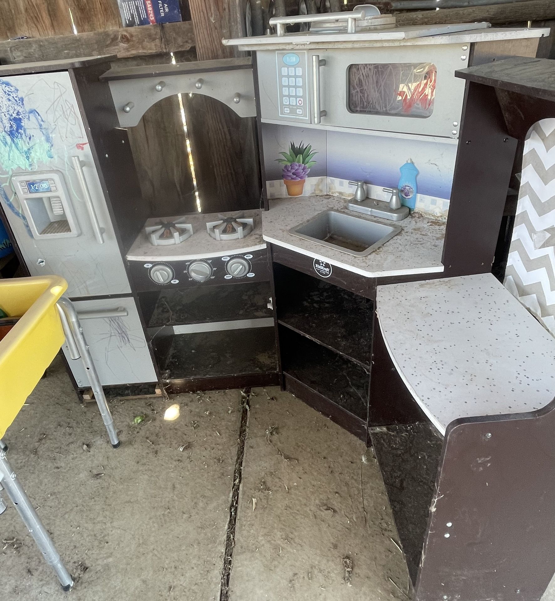 FREE Play Kitchen