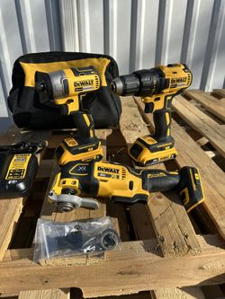 DEWALT ATOMIC 20-Volt MAX Lithium-Ion Cordless Combo Kit (2-Tool) and Oscillating Tool with (2) 2Ah Batteries, Charger and Bag NEW $320